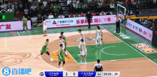 有恩怨张镇麟季后赛曾隔扣徐昕 喋喋不休比出“太小”手势