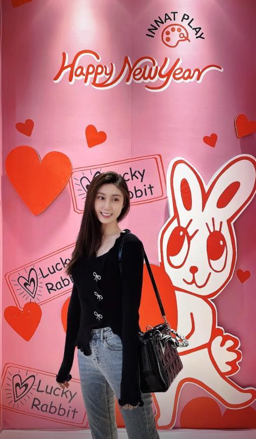 锤了！邹阳妻子是大7岁的水亦诗！前央视主持水均益的爱女