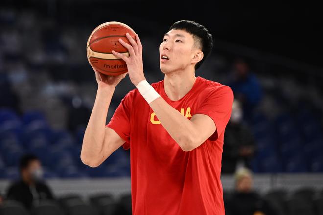 劳模！媒体人：周琦刚回国，将解说明晚男篮亚洲杯中国对阵韩国的比赛