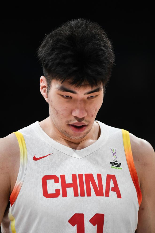 顶住压力！余嘉豪6罚5中得7分7板1断1帽 体型碾压爆抢6前场板