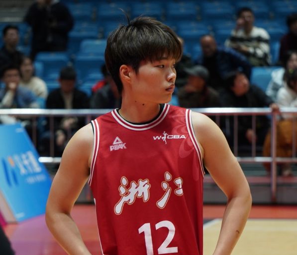 轰22+6+6！中国女篮又一26岁王牌后卫崛起：宫鲁鸣对外线换血？