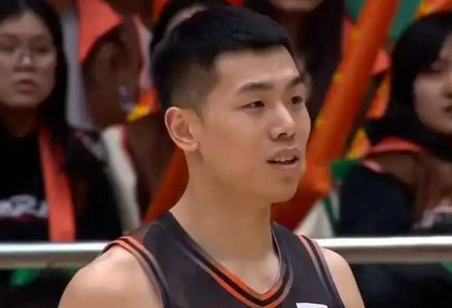 山东男篮战胜阿肯色队，王证19分，投中五个三分球，周五约战辽宁