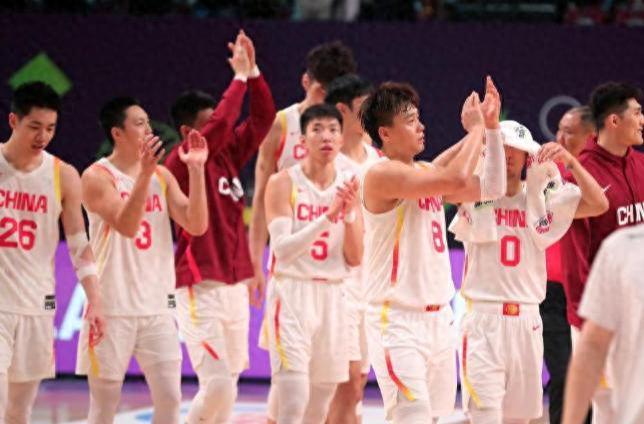 中国男篮再进亚洲杯四强！10年，等了整整10年，冠军奖杯近在眼前