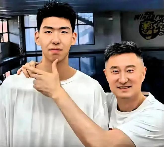 曝徐昕下家基本确定，经纪人董昊在球迷群暗示：或会加盟青岛男篮