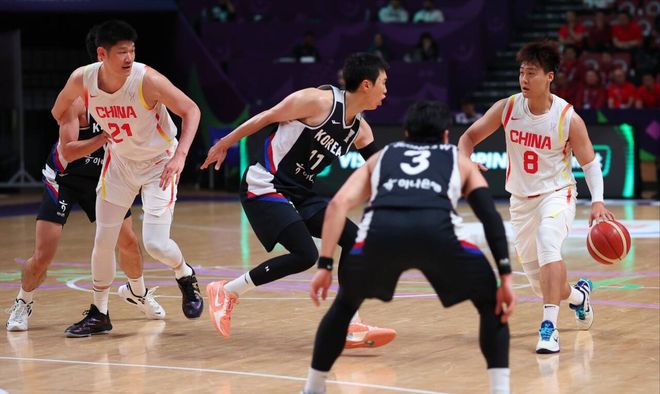 中国男篮8分赢下韩国！大秋23+11，高诗岩5犯，他是全场最大亮点
