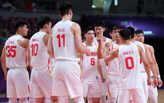 中国男篮14分大胜新西兰！时隔10年重返决赛，赵睿24+6泪洒赛场