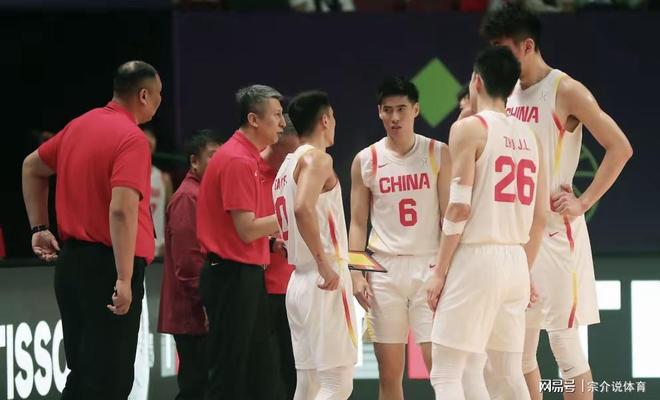 中国男篮决战新西兰，首发阵容大调整，胡明轩被弃用，郭士强拼了