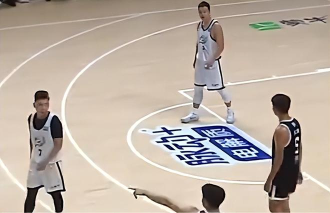 前男篮国手打野球险爆冲突，娶女篮美女，夫妻二人CBA+WCBA总冠军