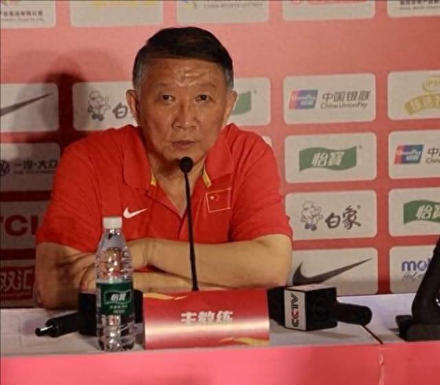 宫鲁鸣够硬！女篮公布集训名单，依旧不招李梦、李月汝和刘禹彤