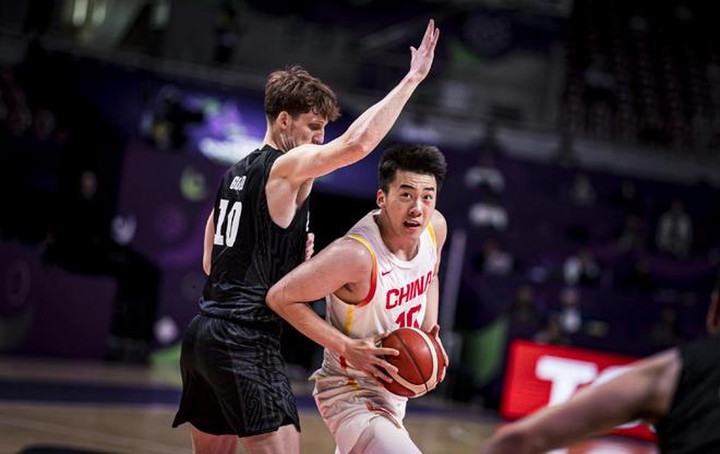 一场CBA没打却混成国家队首发！又一超级锋线崛起，郭士强赌对了