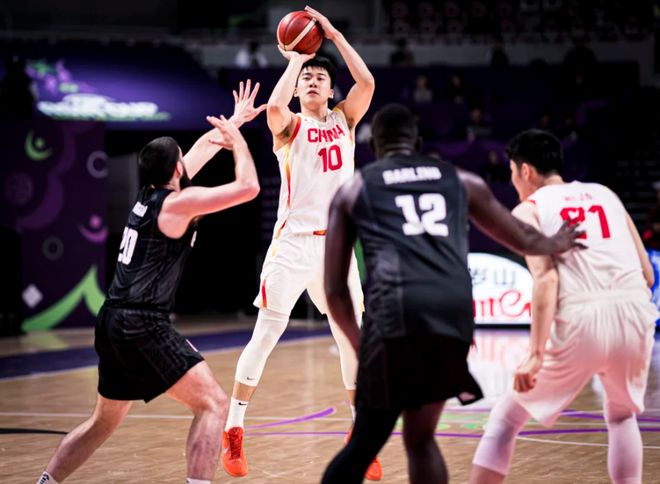 欧媒也关注20岁王俊杰：像颗璀璨珍珠各方面都领先！场均14+4沉稳