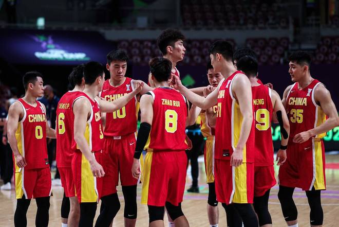 中国男篮1分憾负澳大利亚！大秋20+10，胡明轩超神，全员倾尽所有