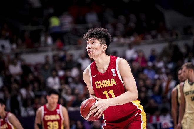 1分被绝杀！中国男篮丢冠，胡明轩26分，澳大利亚成功卫冕亚洲杯