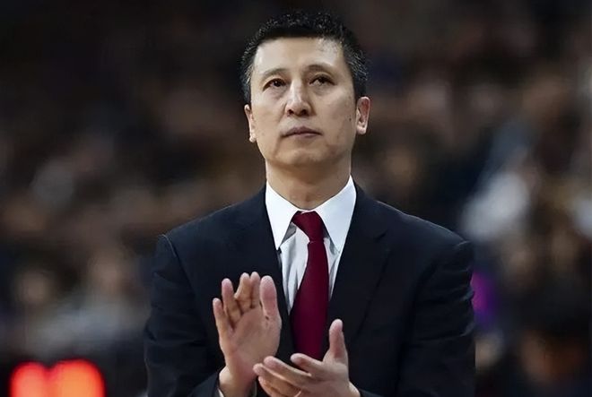 怒吼王俊杰却提至首发，带中国男篮夺得亚军，中国男篮教父郭士强
