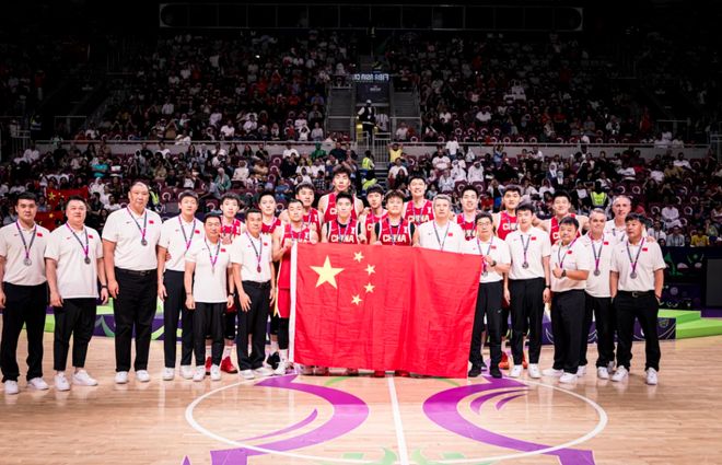 亚洲杯夺银后！中国男篮备战世预赛大名单预测，4人出局7核回归