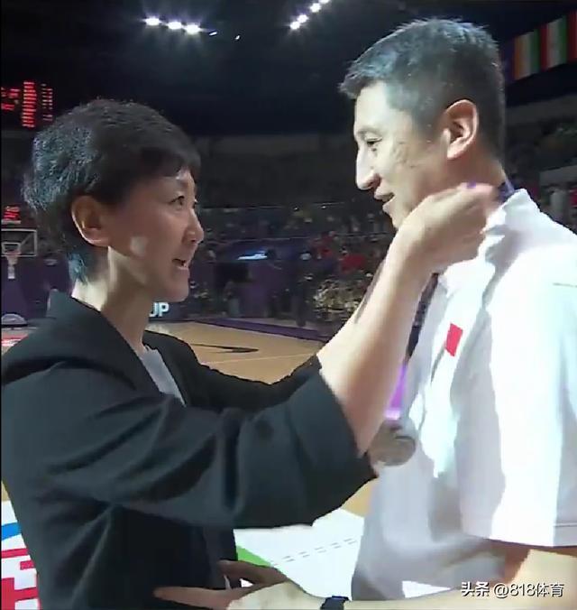 举贤不避亲!郭艾伦吹爆郭士强:说明郭艾伦他老叔,还是有两下子的!