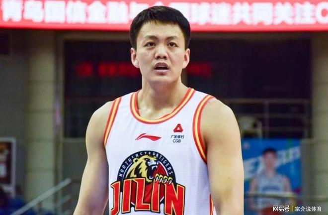 辽篮重大喜讯，签约超级前锋辅佐张镇麟，杨鸣神操作，广东队羡慕