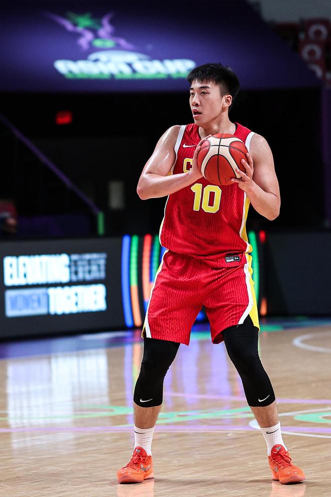 王俊杰无任何职业履历就进入国家队 历史第五人&比肩郭艾伦周琦