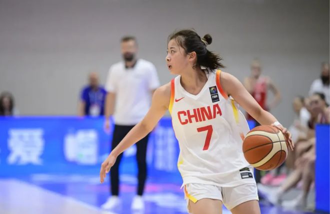 励志！中国女篮又出19岁新星：农村留守娃变国手，有望接班王思雨