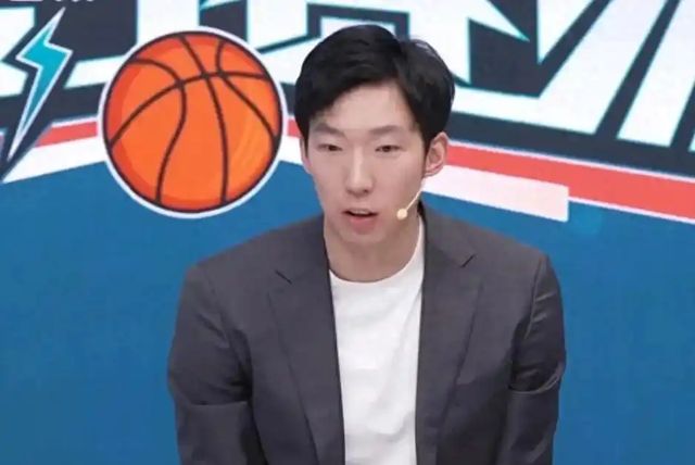 思来想去，这次男篮夺得亚洲杯亚军的最大功臣，居然是周琦