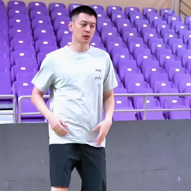 四国邀请赛正式上演！杨鸣身先士卒，赵继伟快马加鞭，姜宇星首秀