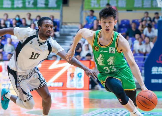 辽宁90-81美国球队迎4好消息！姜宇星王岚嵚得分太强，张陈稳内线