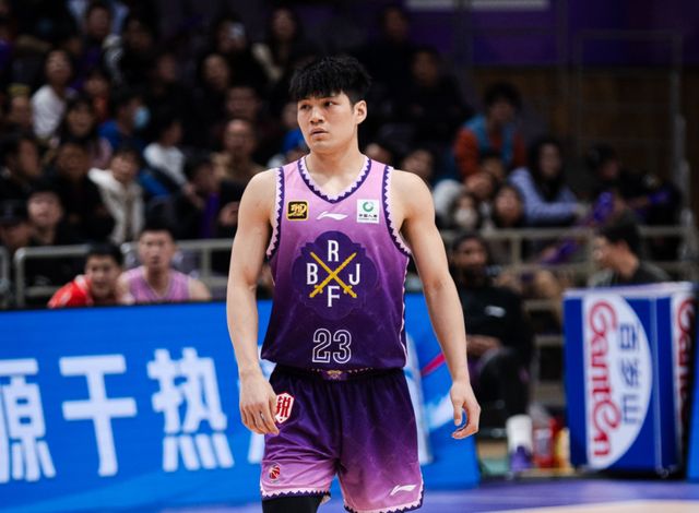 陈国豪完成转会，加盟广东宏远，朱芳雨大获全胜