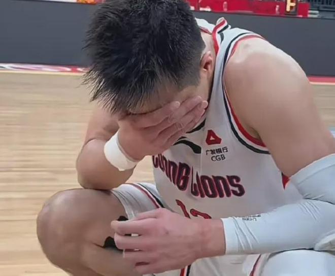 签了签了！4年顶薪大合同啊！中国男篮顶级控卫