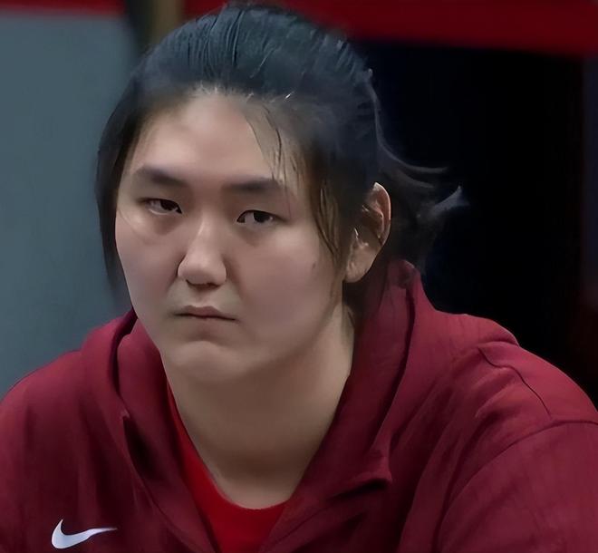 女篮集训风波：人齐了，“核心”张子宇出意外，宫鲁鸣亲自盯场