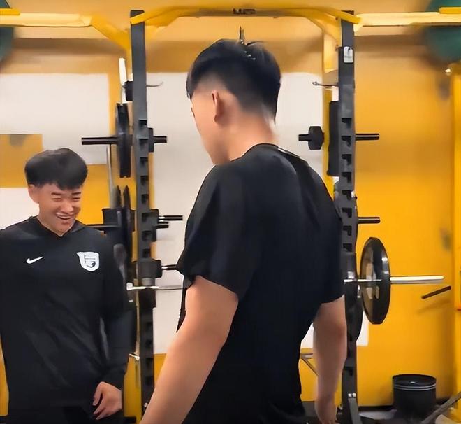 王俊杰正式联手赵维伦！中国男篮双星合练曝光：11月全运会冲冠？