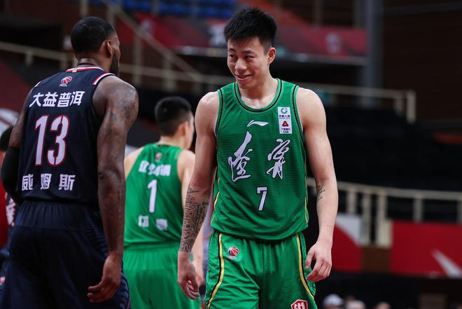 媒体人：佩服张镇麟当打之年走出舒适区，挑战未知