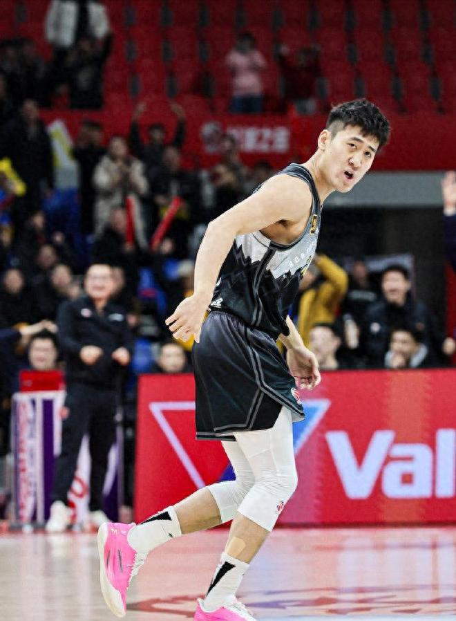 曝多家俱乐部报价姜伟泽！