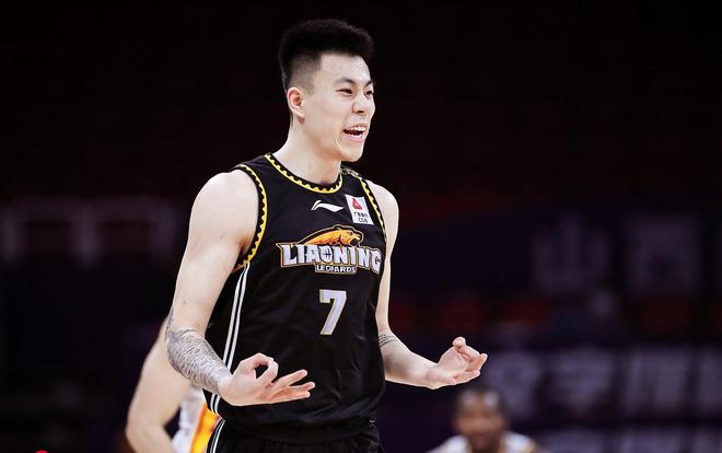 震動CBA！張鎮(zhèn)麟加盟上海隊，遼籃收獲現(xiàn)金+球員，楊鳴還想奪冠？