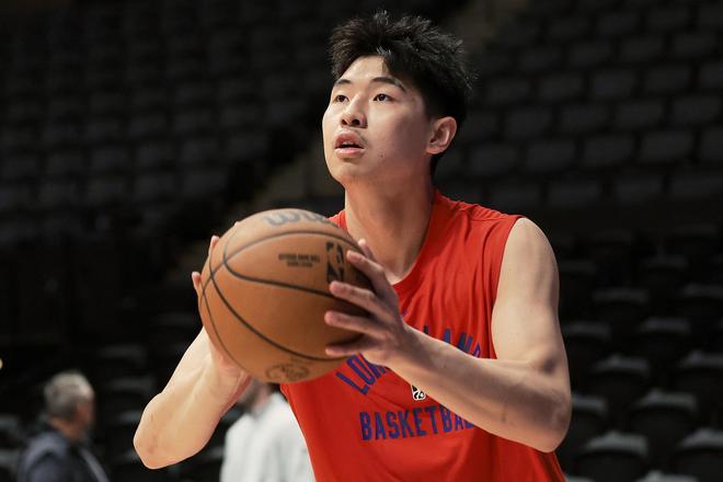 李群：崔永熙身体恢复了90%左右 将在9月初回国备战CBA新赛季