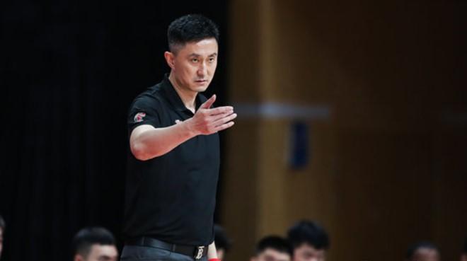 广东男篮新赛季兵强马壮！媒体人：人才堆积不好带，杜锋有麻烦