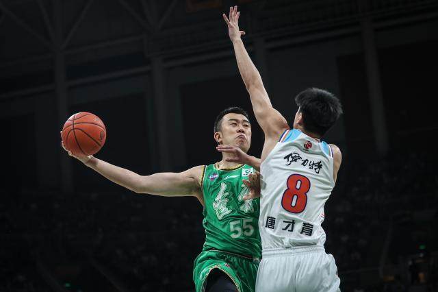 韓德君、任駿飛新賽季均未注冊 多位老將告別CBA