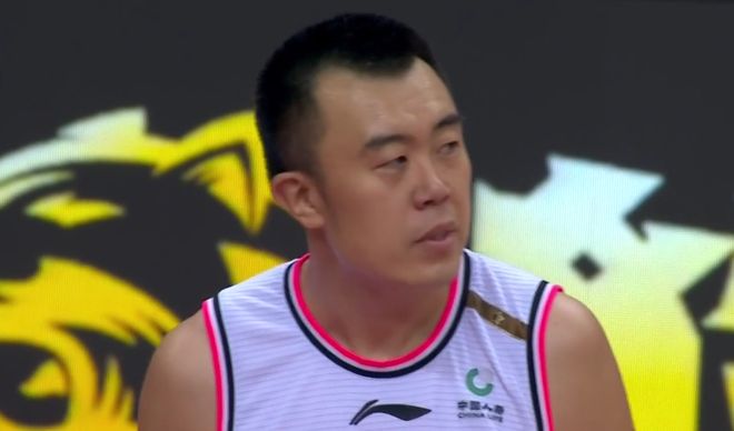 什么情况？韩德君退役，赵继伟杨鸣集体沉默，郭艾伦送上祝福