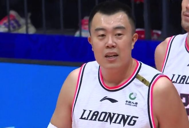 韩德君：曾有球队高价邀请我，但没有离开辽宁队，我不后悔