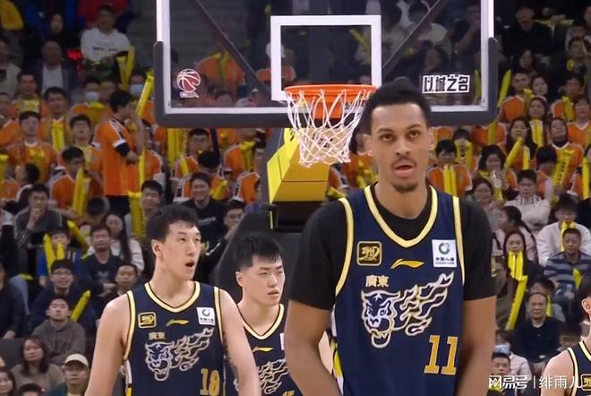 恭喜广东队！CBA“暴力内线”正式到位，保四争二没悬念了！