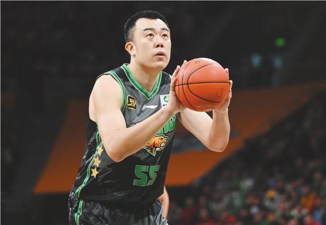 辽篮内线更新换代 张陈治锋新赛季重任在肩