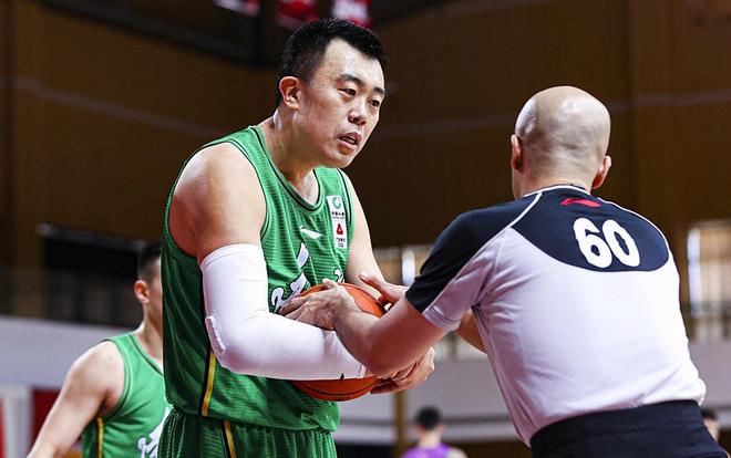 接班韓德君！新遼籃隊長沒懸念，不學胡明軒模式，李曉旭只打1年