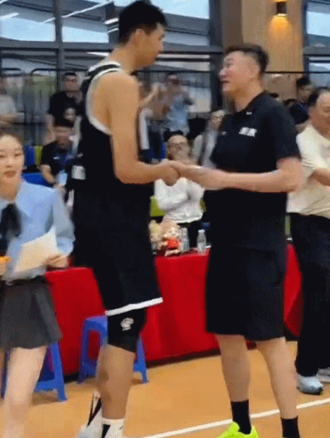杜锋和徐昕内讧风波后，首次公开碰面相谈甚欢