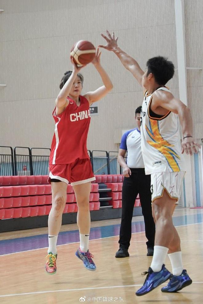中國女籃86比83擊敗云南財大男籃 結束熱身賽前最后一次實戰檢驗