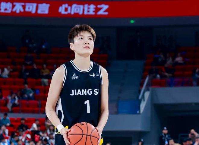 场均18+9+4！中国女篮又一21岁1米84新星崛起：新版李梦是她？