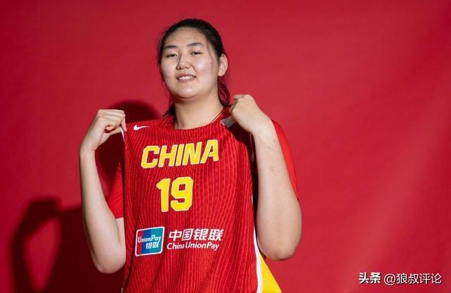 媒体人：山东女篮以不菲的代价签下张子宇，冲冠的口号可以喊出来