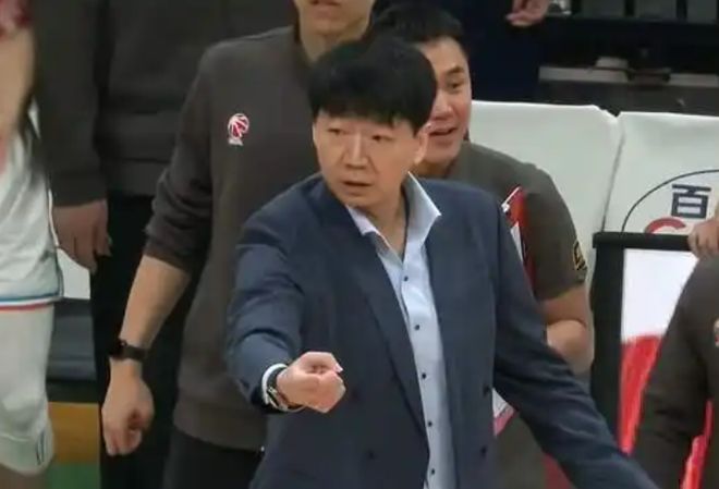 山东男篮战胜山西，五人得分上双，陈林坚再砍16分，三大核心浮现