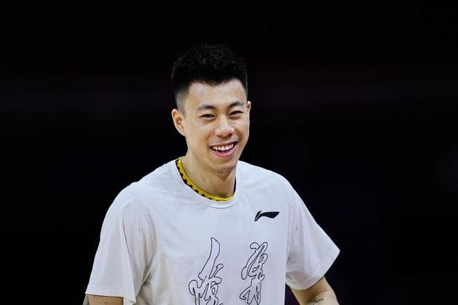 上海男篮热身赛末节发力逆转横滨海盗 张镇麟&怀特塞德迎首秀
