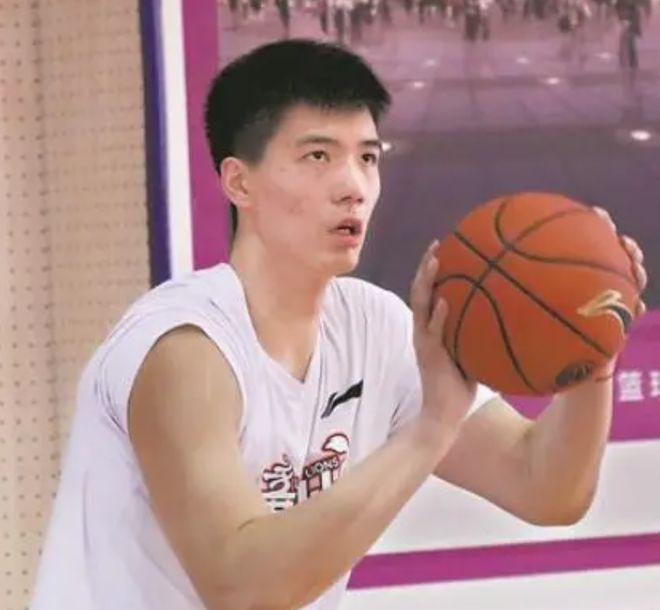 广东队2分惜败澳大利亚男篮！焦泊乔状态极佳，张昊气炸了杜锋