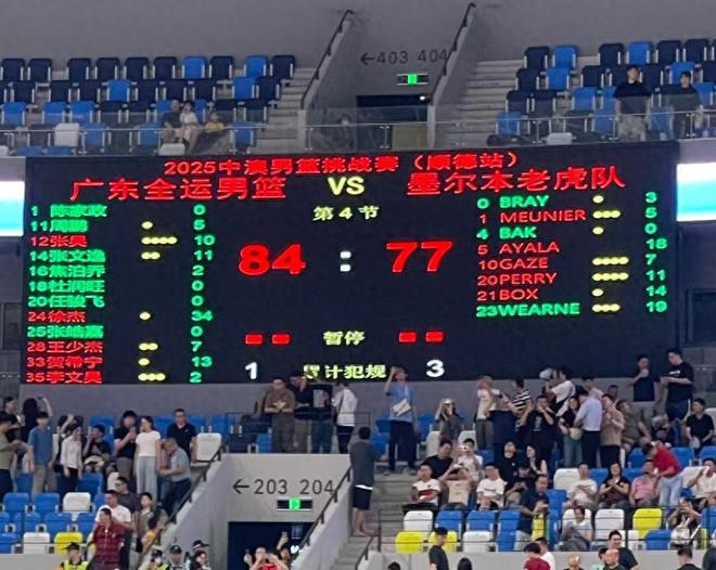 难以置信！广东最矮队员怒抢11板+34分6助，球迷：中锋也难有11板
