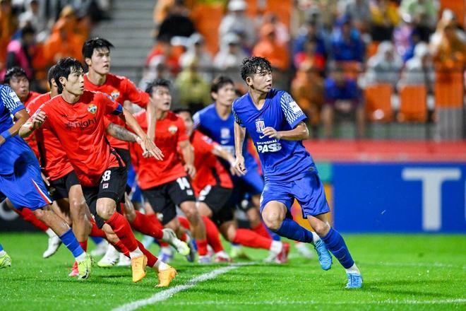 沪媒：江原战申花打入队史亚冠首球，今年一度进联赛保级区